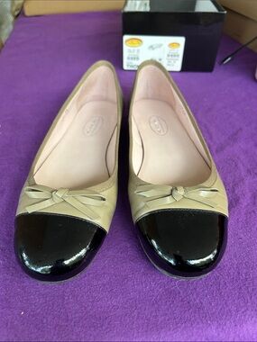 Talbots Two-Tone Bow Cap-Toe Flats — Tan & Black